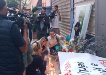 Qytetarët ndezin qiri për 3-vjeçarin që humbi jetën