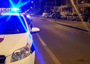 Plagosi me thikë 16-vjeçarin në Fier, arrestohet autori