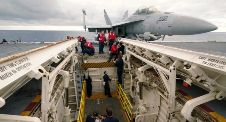 SHBA dërgon anije dhe avionë ushtarakë më pranë Izraelit