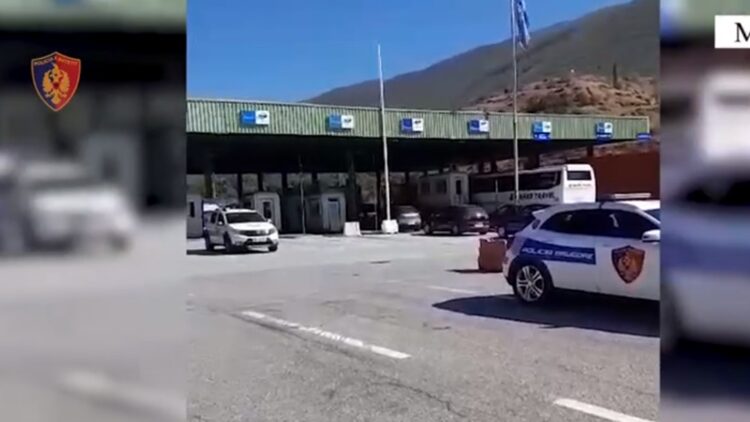 Tentuan të fusnin lëndë piroteknike në Shqipëri, ndalohen 12 persona