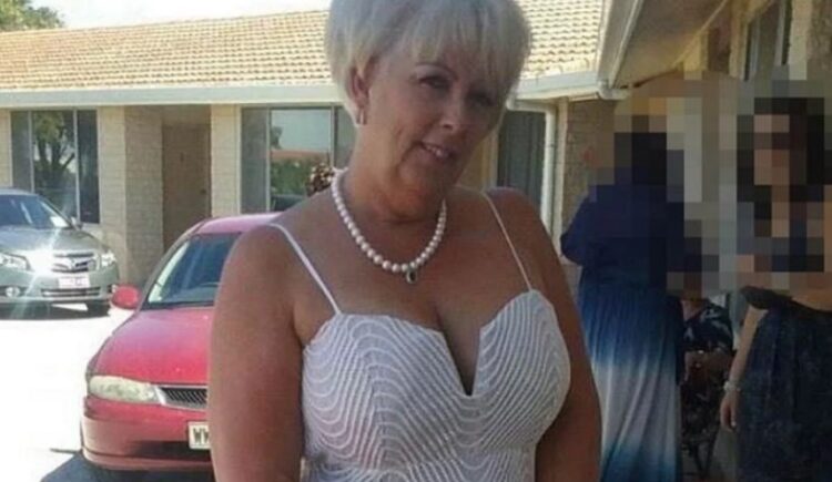 Tragjike/ Gruaja hedh burrin në prerësen e druve për të…