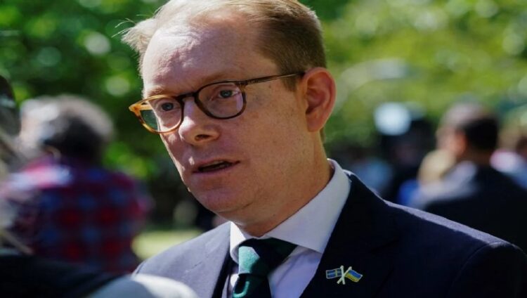 Harroi pasaportën! Incidenti i papritur i kushton samitin e Kievit