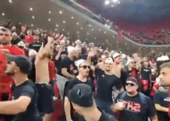 VIDEO/ Atmosferë elektrizuese brenda “Air Albania”, festa ka…