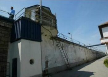 Plas keq në burgun e Idrizovës, gjenden 82 thika e dhjetra celularë