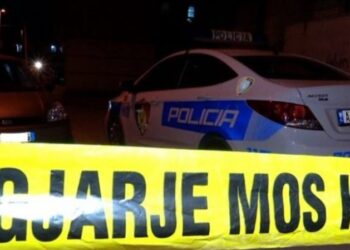 Përplasen dy makina në Lushnjë, plagoset 40-vjeçari