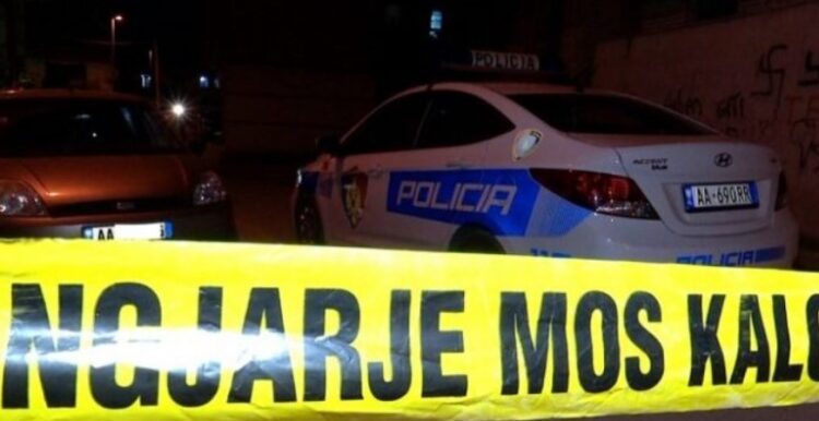 Përplasen dy makina në Lushnjë, plagoset 40-vjeçari