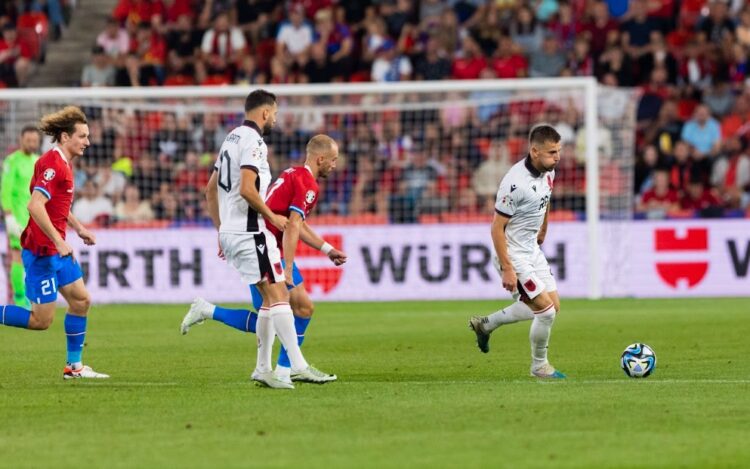 Ndeshja me Çekinë/ Dalin në shitje 1139 bileta, ja si mund ti blini