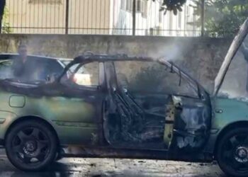 FOTO/ Shkrumbohet nga flakët makina në Lezhë