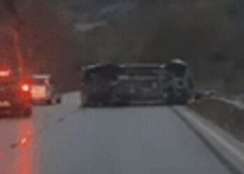 Aksident në aksin Librazhd-Përrenjas, përmbyset makina