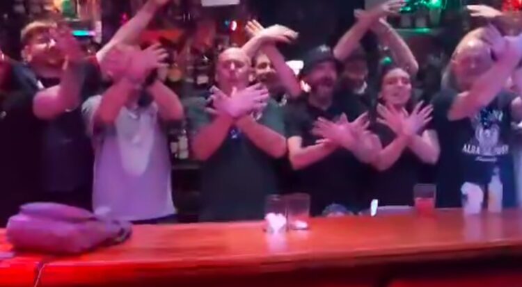 Madhështore/ Skocezët festojnë fitoren e Shqipërisë (VIDEO)