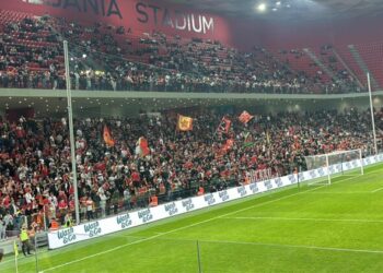 Thirrje në kor për Shehin, tifozët e Partizanit “thumbojnë” Tiranën