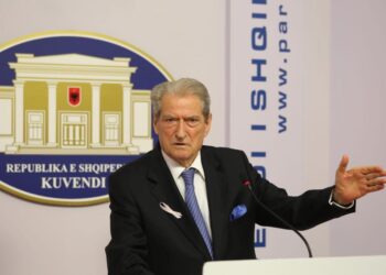 Paralajmërimi i Macron për vizat ndaj Kosovës, Berisha: Prisja sanksione për Serbinë