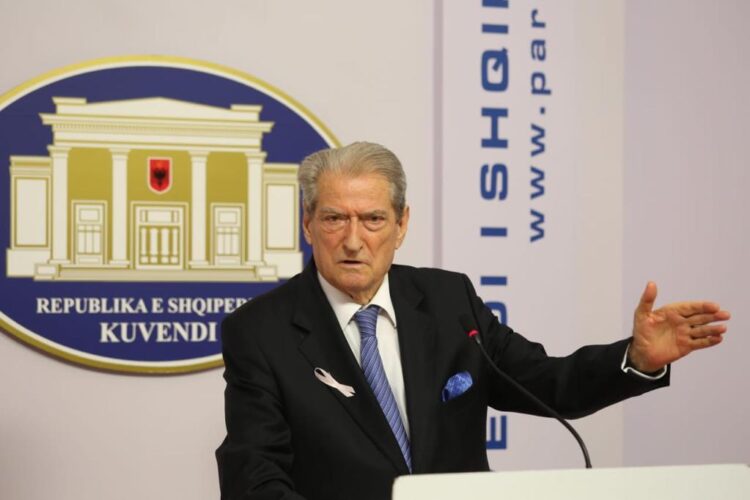 Paralajmërimi i Macron për vizat ndaj Kosovës, Berisha: Prisja sanksione për Serbinë