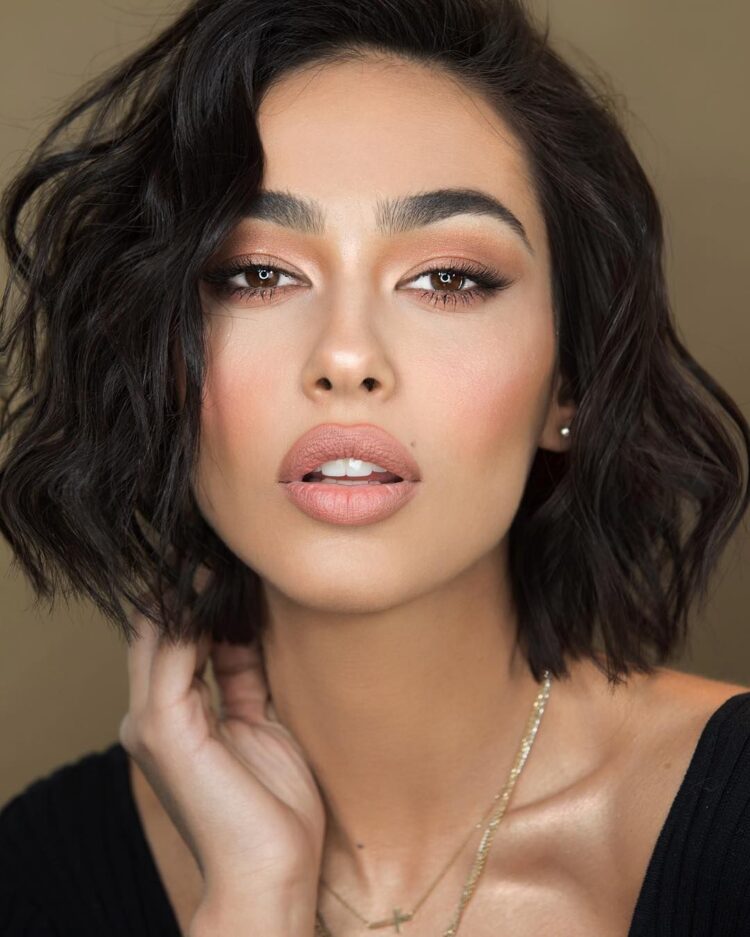 Adrola Dushi, nuse së shpejti? Ja fotot që nxisin aludimet