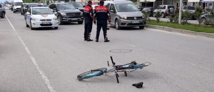 E frikshme në Tiranë/ Autobusi përplas 63-vjeçarin me biçikletë