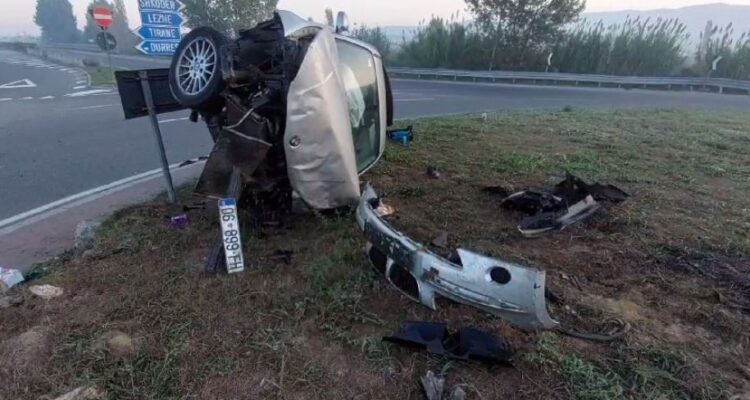 Aksident i rëndë në Thumanë, shpëtojnë për mrekulli dy kosovarët