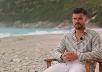 “Mami hante bukë me uthull dhe qante”, rrëfimi ndryshe i Aleksandos