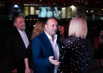 I qeshur krahë kolegëve, Genc Fuga shfaqet në publik pas sëmundjes