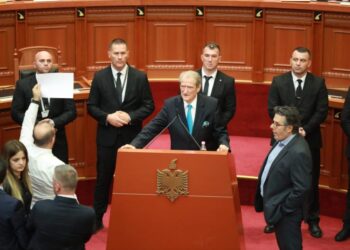 “Parlamenti i turpit”, Berisha: Po sillet si repart Garde i Ramës