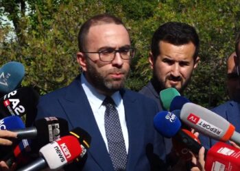 Bardhi flet për aksionin e opozitës në Kuvend: Na i mbyllën rrugët