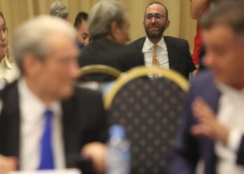 Mbështetësit e Bashës shënjestrojnë Bardhin: S’ka parime, ka cënuar PD (VIDEO)