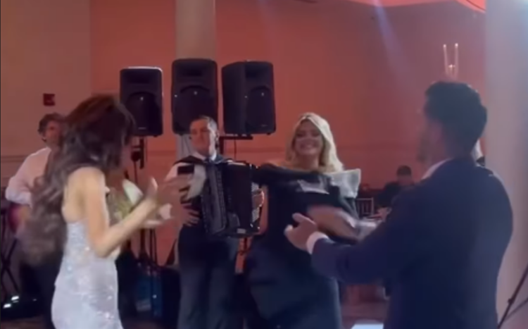 Bebe Rexha “shkund” xhepat në dasmën e vëllait, ja çfarë bën