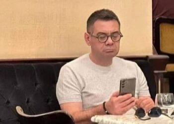 “Telefonata kërcënuese nga spin doctors”/ Kujt i drejtohet Ahmetaj?