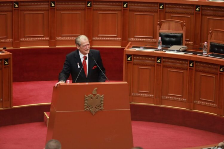 Berisha akuzon Ramën nga Kuvendi: Përse derdhi gjakun Afrim Bunjaku?