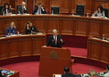 Berisha: Çdo politikan që përdor telefona të kriptuar duhet të…