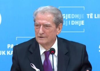 Berisha: Kombëtarja shkëlqeu në fushë, ndërsa Rama u bë sterr