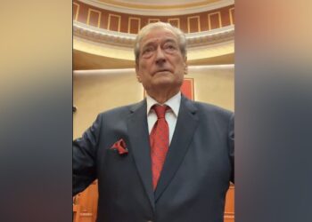 “Pushoni se ju nxjerrim jashtë,” Berisha mori kontrollin e Kuvendit