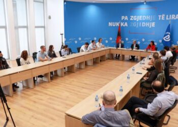 Berisha me studentë hungarezë: Pluralizmi ka rëndësi jetike