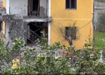 Kurbin/ Qëllohet me breshëri shtëpia e Skënder Likës, babait të..