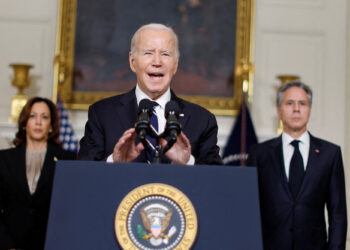 Mbërrin në Izrael avioni i parë me armatim amerikan