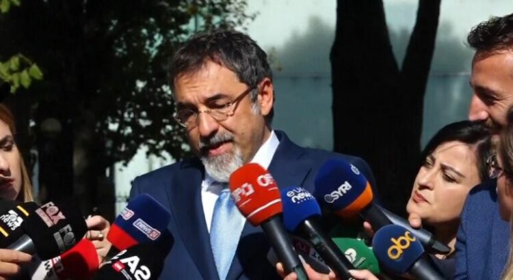 Opozita bllokoi Kuvendin, Çuçi: Dhuna nuk mund të justifikohet…