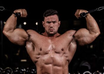 Tragjike/ Bodybuilderi brazilian vdes gjatë operacionit