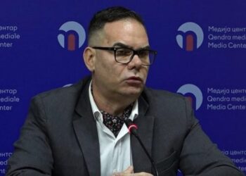 Politikani serb: Mbroni qytetarët serbë në veri nga Vuçiç dhe…