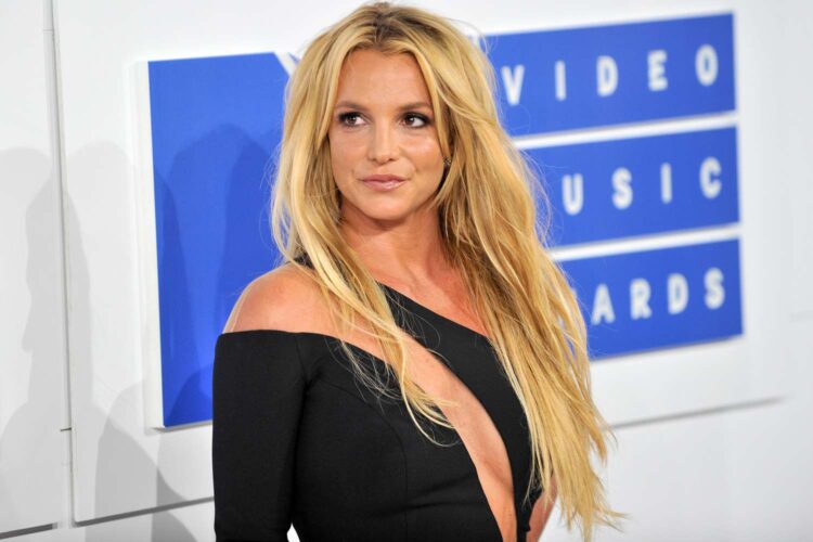 Libri i Britney Spears “Gruaja në mua” thyen rekorde shitjesh