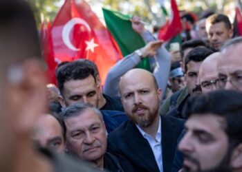 Djali i Erdogan merr pjesë në marshimin pro-palestinez në Turqi