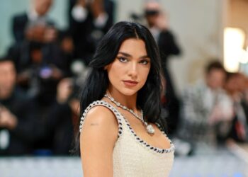 Ngjyra e re e flokëve të Dua Lipës na kujton vitet ’90