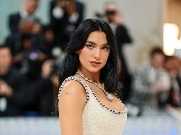 Ngjyra e re e flokëve të Dua Lipës na kujton vitet ’90