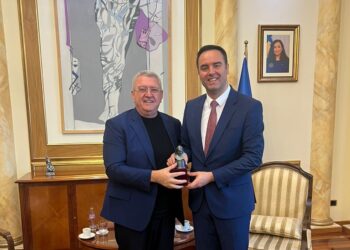 Armando Duka pritet nga kryetari i Kuvendit të Kosovës: Diskutuam për zhvillimin e futbollit