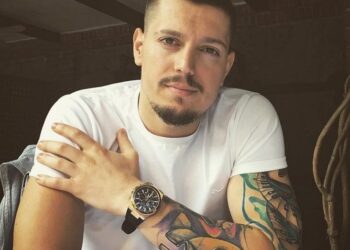 Elgit Doda pyet ndjekësit, por për çfarë bëhet fjalë?