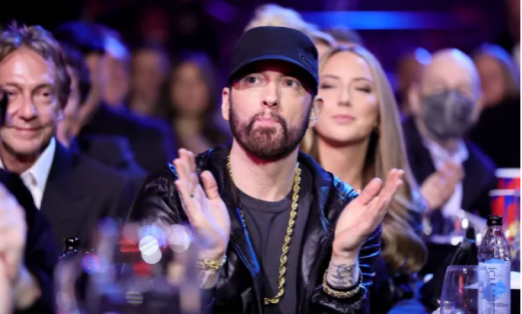Eminem feston ditëlindjen, fansat nuk e besojnë moshën e tij
