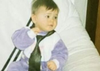 E njihni vajzën në foto? Sot ndër këngëtaret më të pëlqyera…