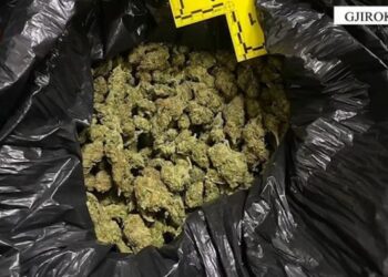 EMRAT/ Kapen me kanabis në makinë, arrestohet 3 persona