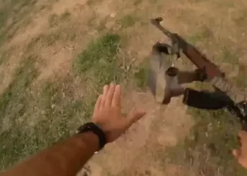 Luftëtari i Hamasit regjistron momentin kur bie i vdekur (VIDEO)