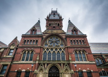 Trazira në Harvard për studentët që fajësojnë Izraelin për sulmet