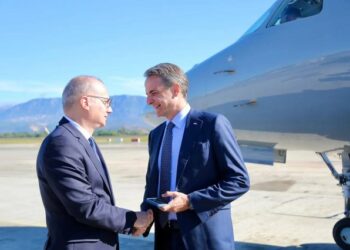 Samiti i Procesit të Berlinit, Mitsotakis zbret në Rinas