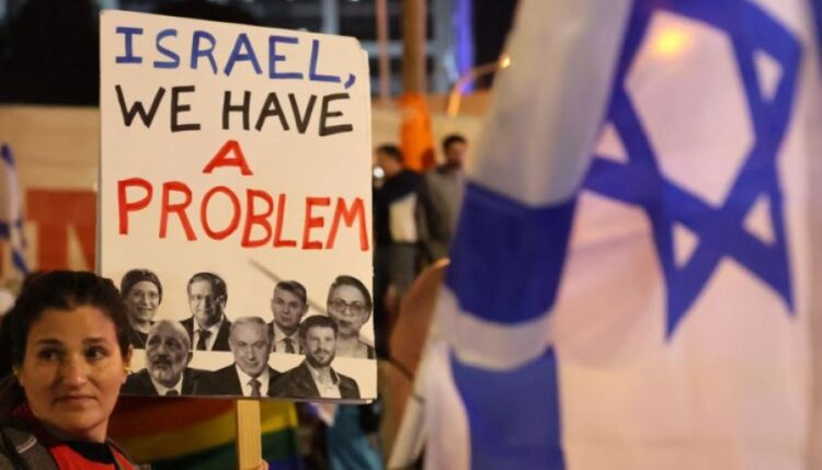 Izraeli mes luftës dhe protestave, kërkohet largimi i Netanyahut